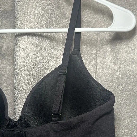 SKIMS fits everybody t shirt bra size 32A - Picture 8 of 8